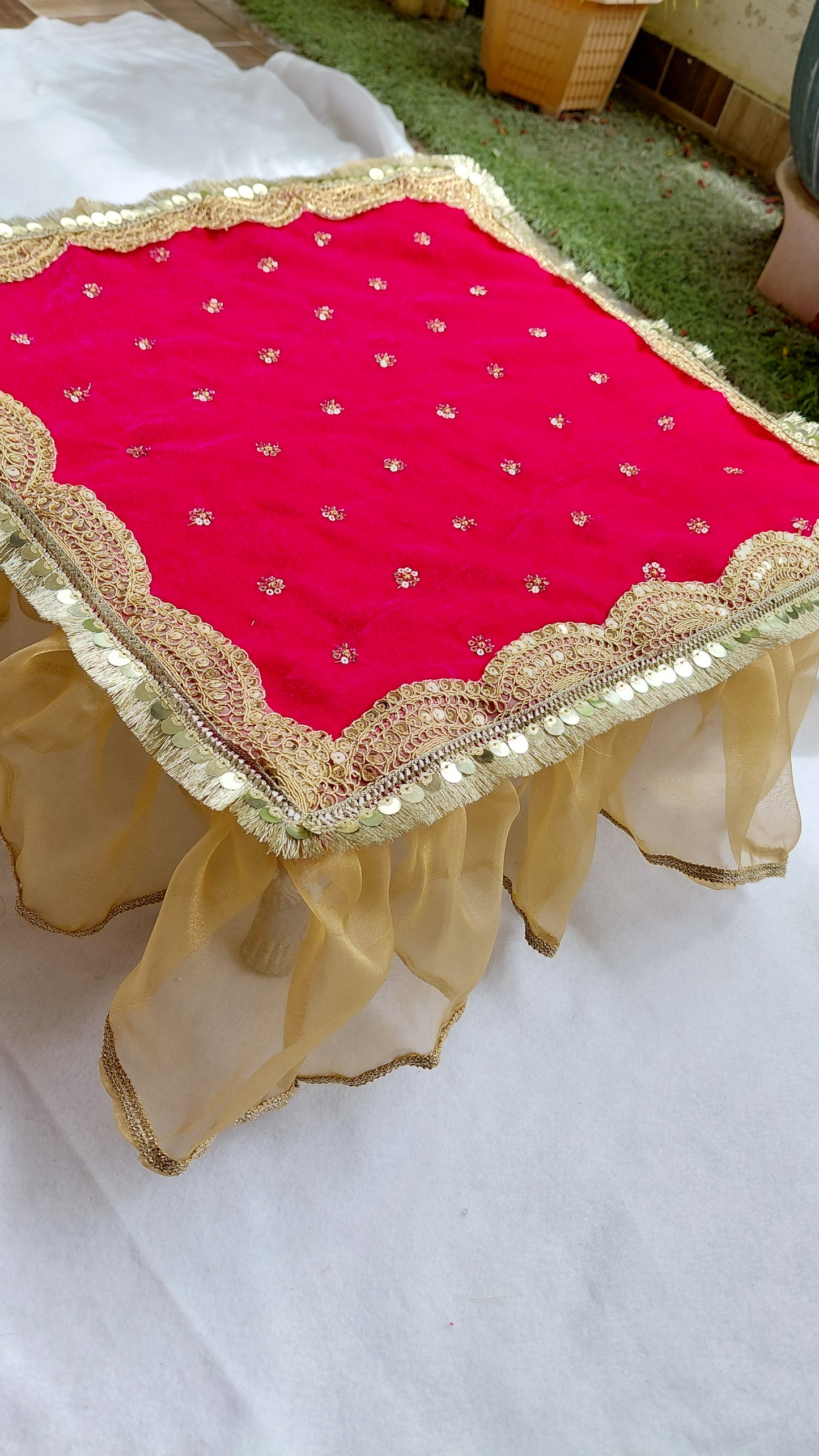 Chowki Aasan Rani Pink 16×16inches size